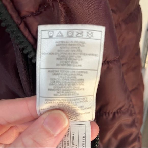 Reebok women’s burgandy quilted jacket 2 pockets size small - Picture 8 of 12
